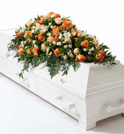 Kistedekorasjon i hvitt og gyllent 135 cm Kistedekorasjon i hvitt og gyllent 135 cm